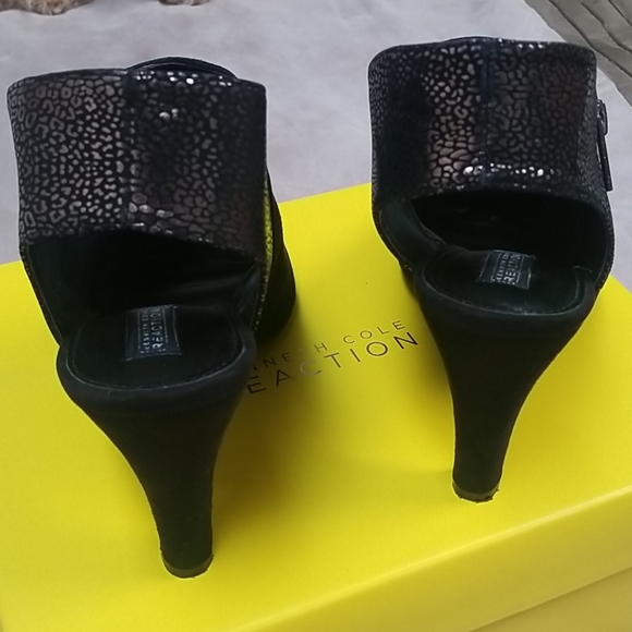 Kenneth Cole Reaction Women's Sandals - Picture 2 of 4